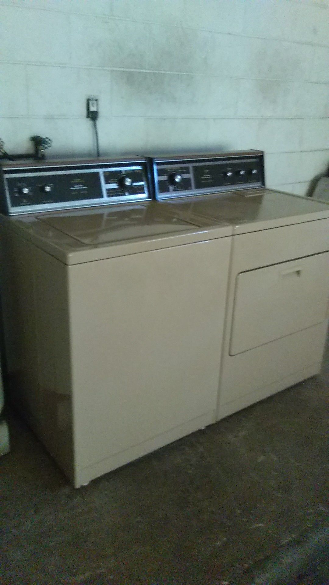 Kenmore Ultra fabric care heavy duty 80 series washing machine and dryer matching set in like new condition they work like new and look like new