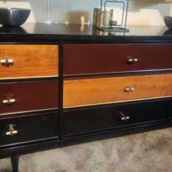 MUST SELL (MOVING)!!    BEAUTIFUL MID CENTURY MODERN CUSTOM 9 DRAWER DRESSER!!