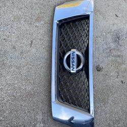 Nissan Pathfinder Grille With Camera