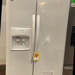WHITE FRIGIDAIRE FRIDGE today LFSSTP ️🌟