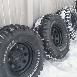 Tires With Rims 33/12/50R15  Come Off Of Jeep 5Lug Nuts