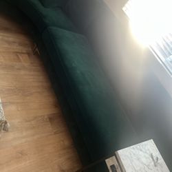 BEAUTIFUL EMERALD GREEN COUCH 