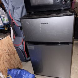 Mini Fridge 