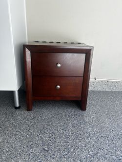 Free nightstand (1)