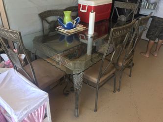 Dining set 1 month old