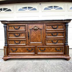 Dresser Bureau Cabinet Chest of 8 Drawers