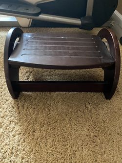 Wooden Foot Rest For Nursing by Kidskraft. Espresso.
