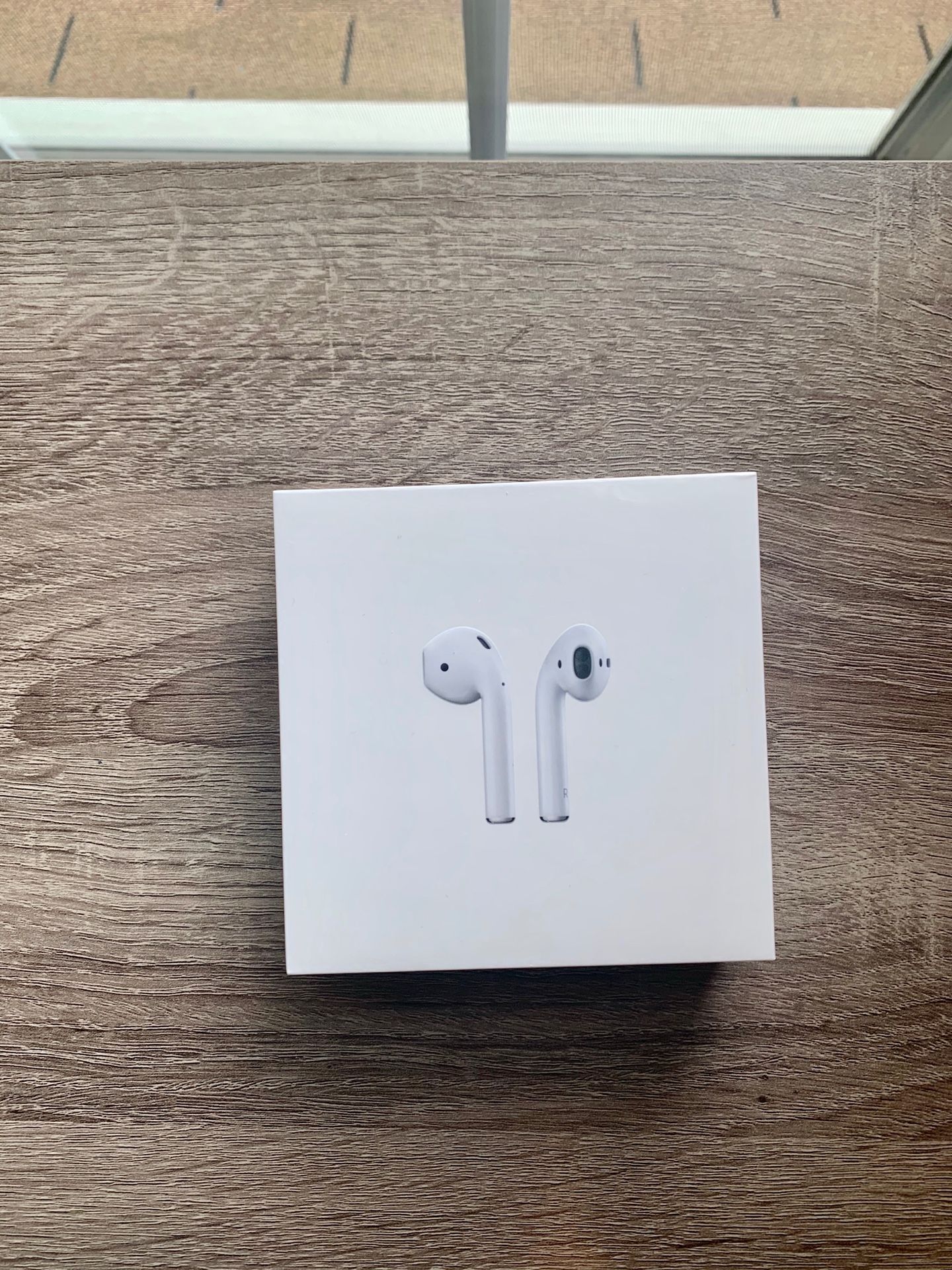 Brand New Sealed Apple AirPods Generation 2 + Apple Warranty (Serial Number available)