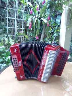 Alacrán Acordeon By Poulberiny Está En Buen Estado
