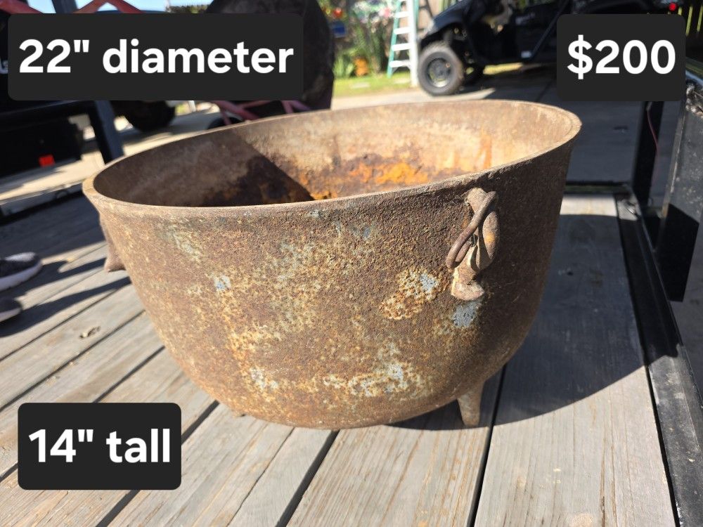 Cast Iron Cauldron  14 inches tall and 22 inches in diameter $200

Pick up in Harlingen, I live near Walmart
Antiques, Telephone, Flags & Collectables