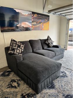 * Like New * ASHLEY FURNITURE 2pc MODULAR SECTIONAL SOFA ( FREE DELIVERY )