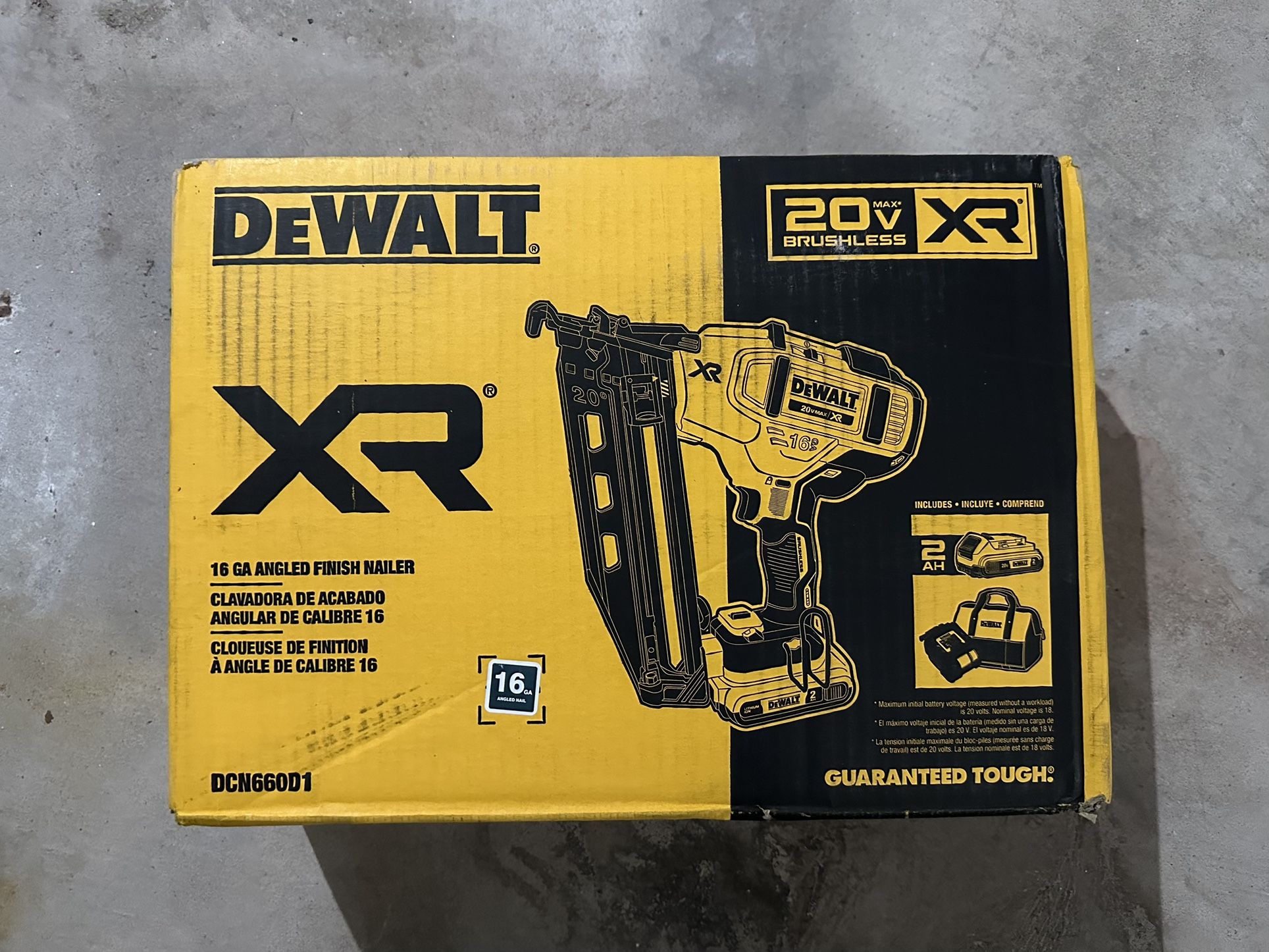 DEWALT XR 16g Finishing Nailer Kit
