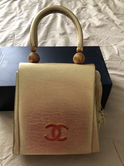 Gold small purse some stain inside, very nice gold color