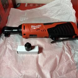 Milwaukee M12 12V Lithium-Ion Cordless 3/8 in. Ratchet 