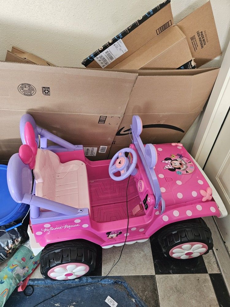 KidTrax Minnie Mouse Jeep