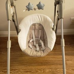 Baby Swing Bouncer For Infant By Graco Slim Spaces Compact Folding Space Saver Swing For Infant. Great In Super Clean Condition.