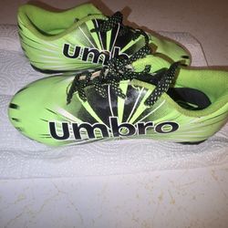 🎆BARELY USED  UMBRO CHILDRENS SIZE 9 CLEATS 