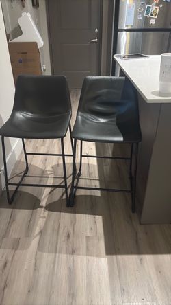 2 Barstools