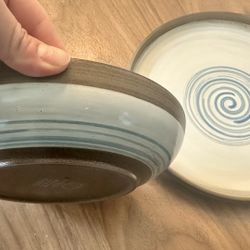 6 Matching Plates And Bowls 
