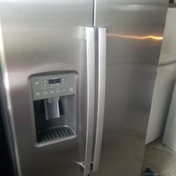Super Super Nice GE Refrigerator 