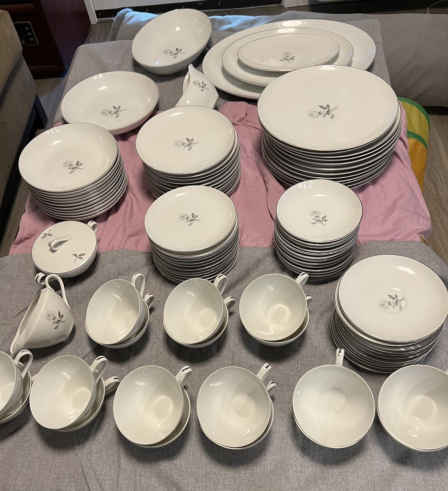 Fashion Manor “Solitude” Fine China