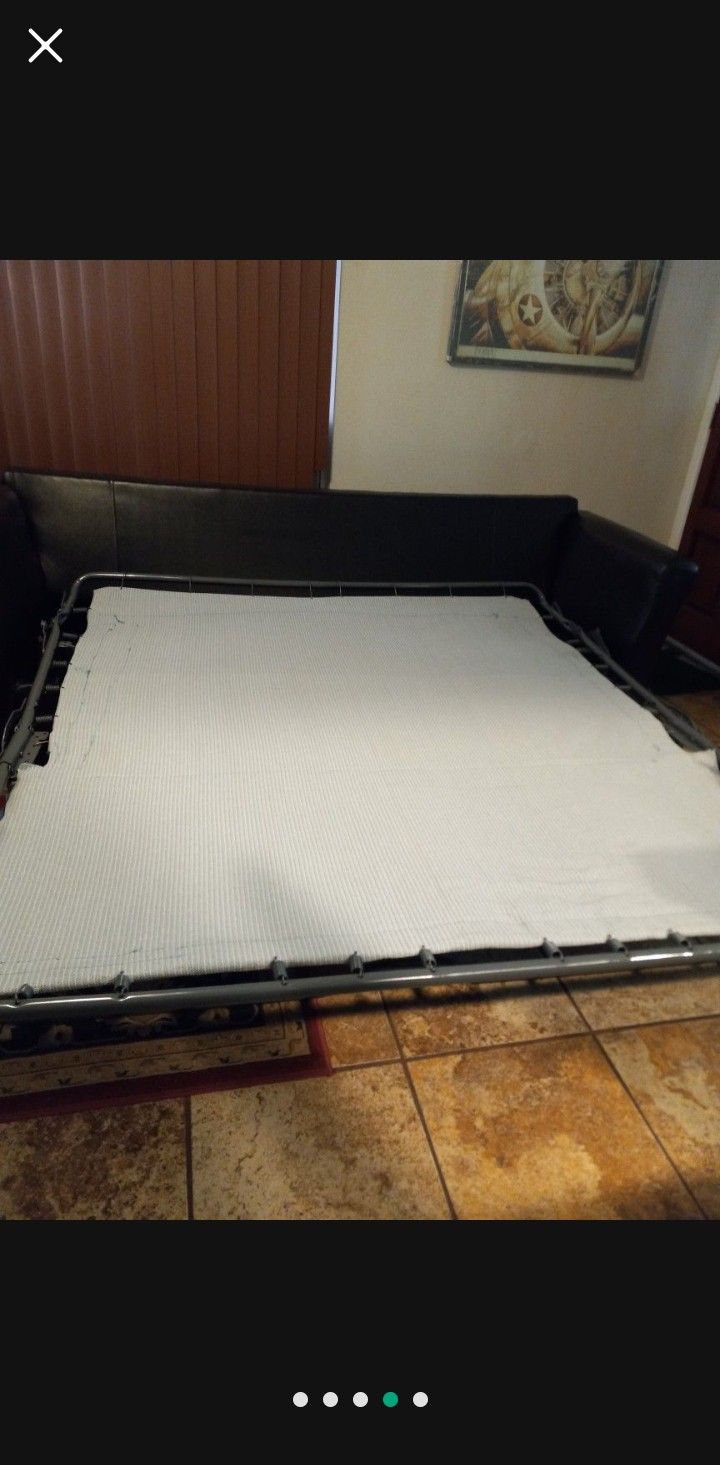 HIDING BED, SLIPPERS COUCH