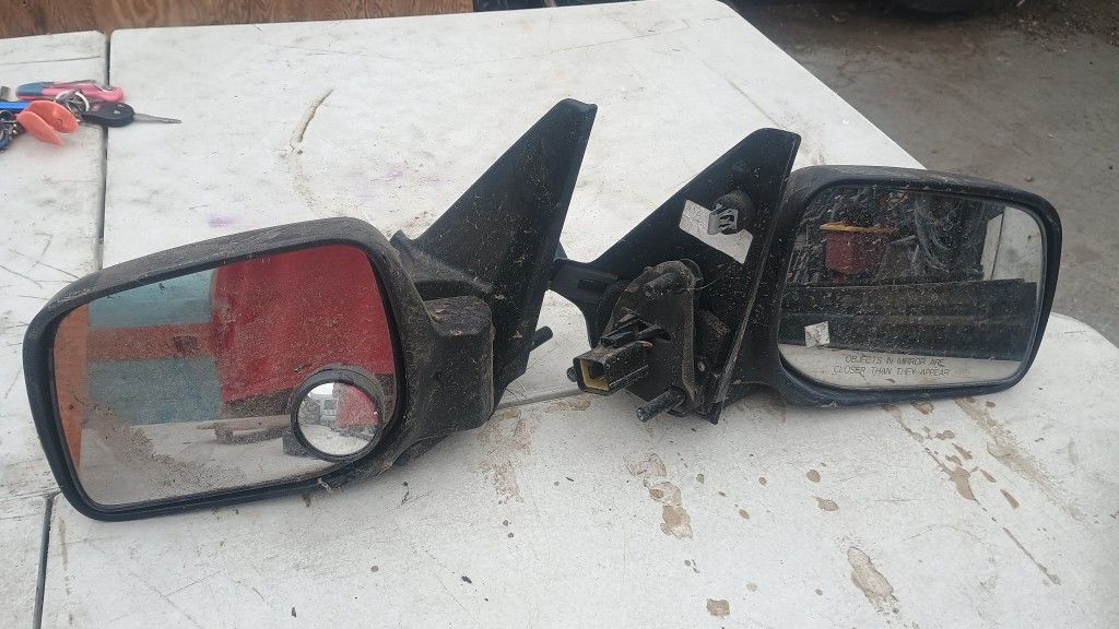 Left And Right Mirror To Range Rover Selling As A Set