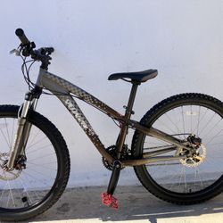 Specialized P1 Mountain Bike. Disc Brakes. Small Frame 