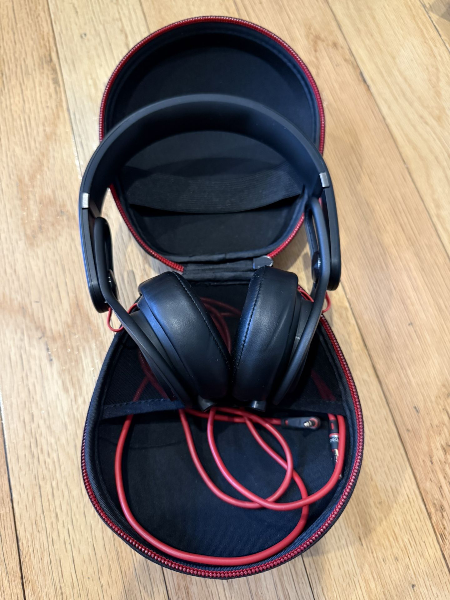 Beats by Dr. Dre Mixr