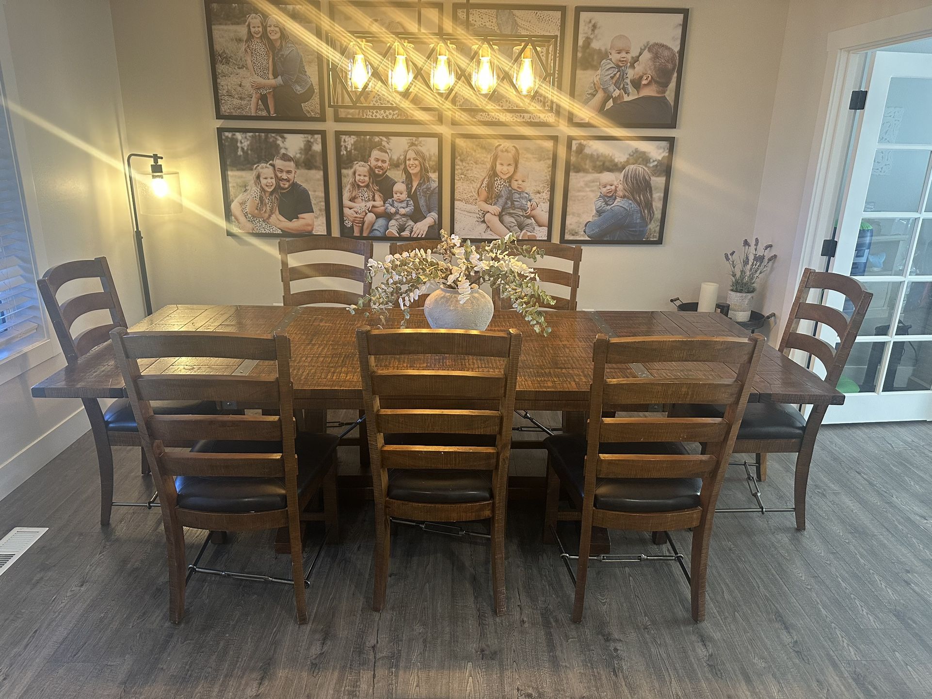 Extendable Dining Table & 8 Chairs 