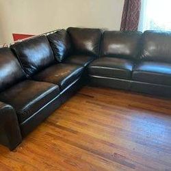 Beautiful Leather Sectional Sofa – Spacious, Stylish, and Comfortable