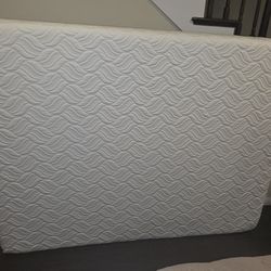 Almost New Matress.  Used It For One Week With Cover On Asking $150 Obo North Hollywood Area ***QUEEN SIZE ***