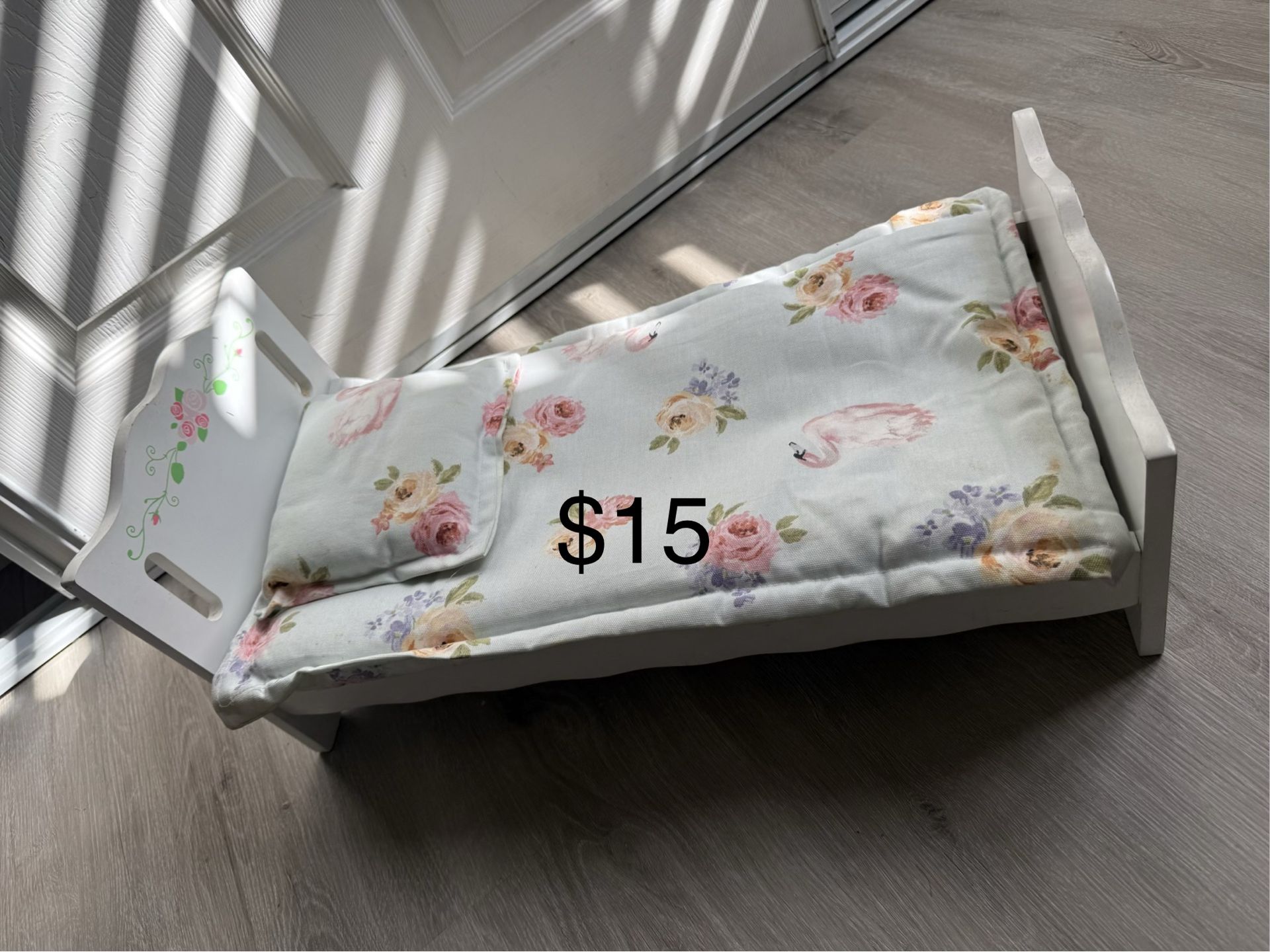 Doll bed