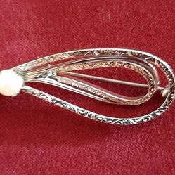 Elegant silver tone brooch with scroll design & pearl.