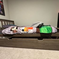 Max & Lily Wood Twin Bed with Trundle