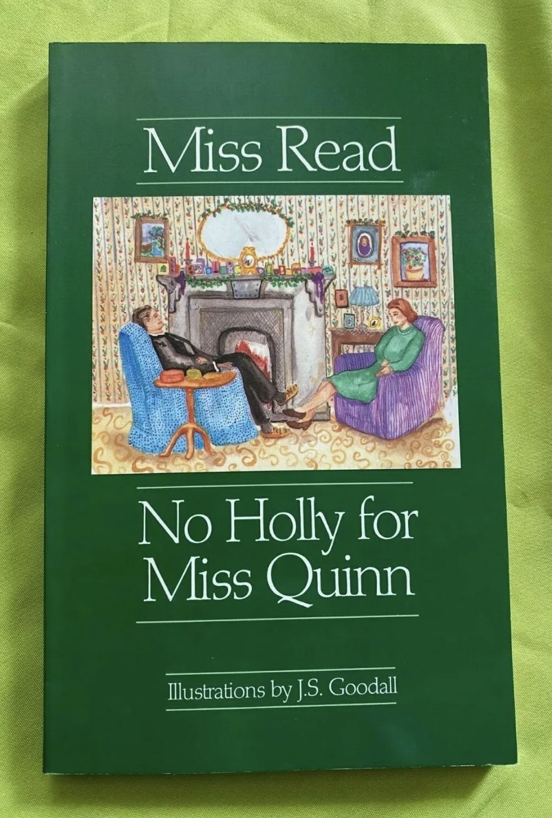 No Holly for Miss Quinn by Miss Read 1992 PB Middle Readers Christmas story VG