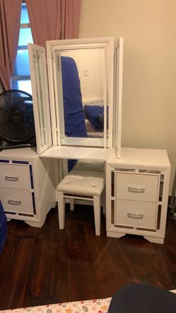 Vanity set