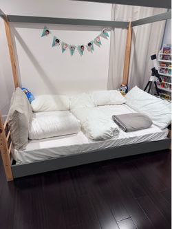 Free Full Size floor bed frame - kids