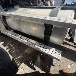 2004 Sterling Gas 100 Gallon Tank $495