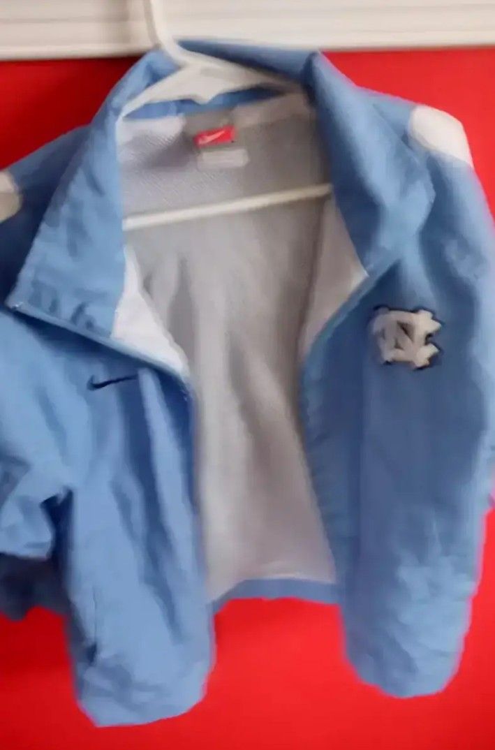 NIKE NORTH CAROLINA KIDS JACKET..... CHECK OUT MY PAGE FOR MORE ITEMS
