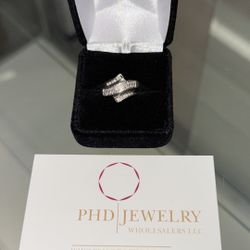 10k White Gold Diamond Cluster Ring - 3.7g - Approx .5ct - Size 7