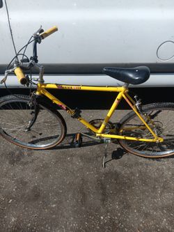 !! Boy's Mountain Bicycle Size  24 in Wheels  Firm Price