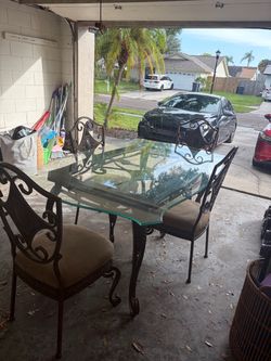 Free Dining table! Must pick up!
