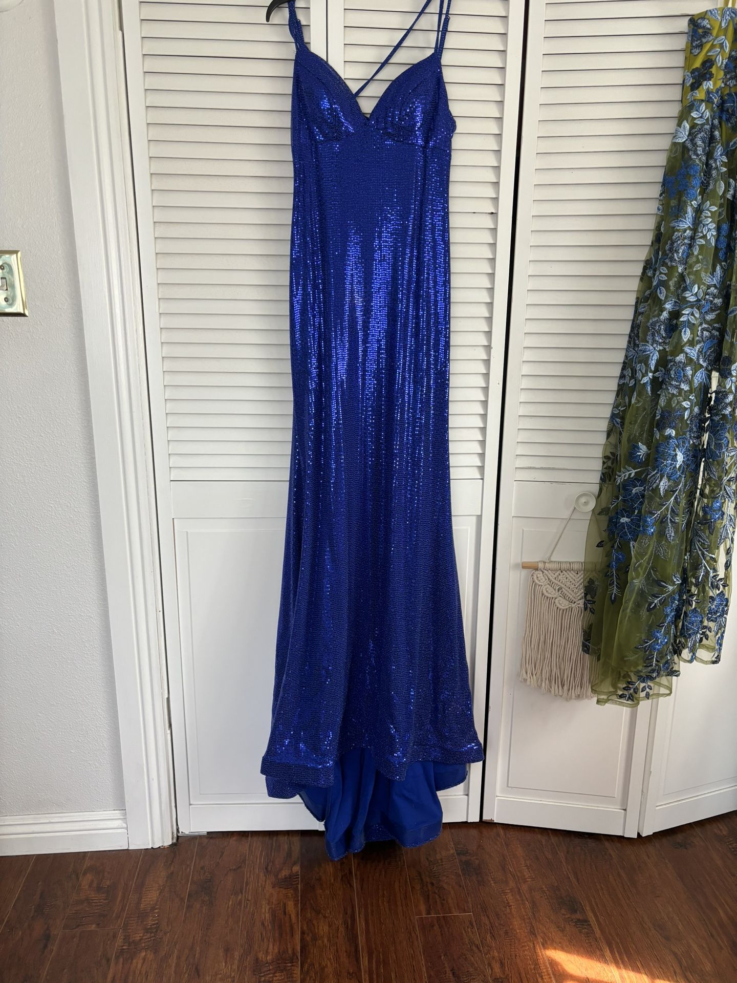 sage green long dress Dark romantic wrap YGroup_179937 Size:AllSizes Alice + Olivia Wynell This dress is custom
