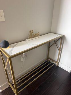 Entry way console