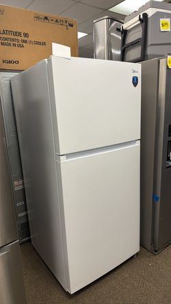 Media- Fingerprint Resistant 18.1 cu.ft Standard Depth 30” Top Freezer Refrigerator (Warranty Availble)