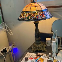 ANTIQUE LEADED GLASS LAMP