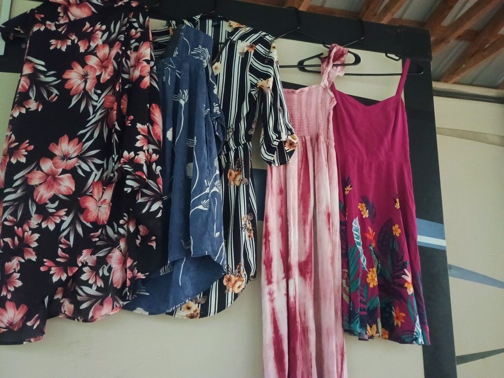 Lot of 5 women's small and medium summer dresses