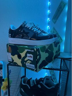 Los vendo por que eran de mi hermano los bape 220 son size 9.5 y los LV 120 size 8