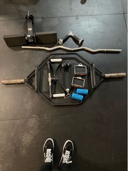 Trap bar and 3x3 rack seated row leg pad with attachments and ez curl bar